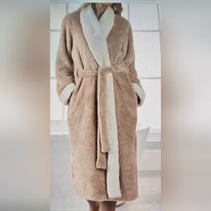 Jennifer Adamx Home Cozy Tan and Cream Women's Robe